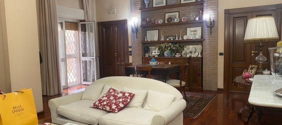 5-salle Appartement à Giugliano in Campania, Italy No. 227560 3