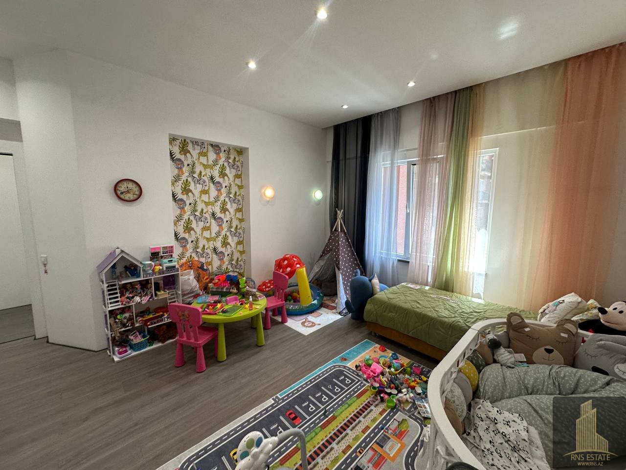 4 bedrooms Apartment in Nasimi, Azerbaijan No. 1387