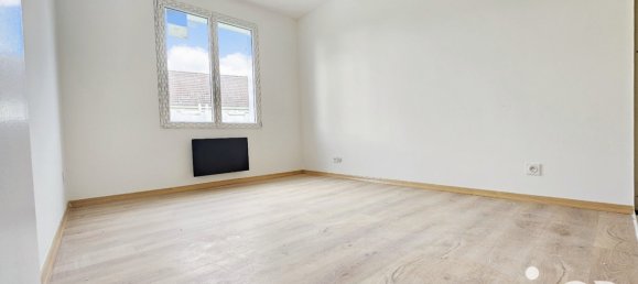 3 bedrooms House in Checy, France No. 49250 18