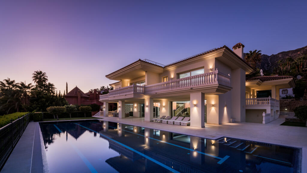 7 bedrooms Villa in Marbella, Spain No. 22215
