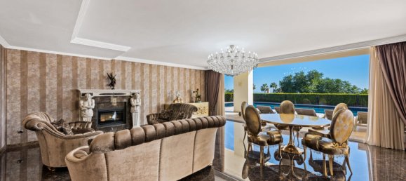 7 bedrooms Villa in Marbella, Spain No. 22215 2
