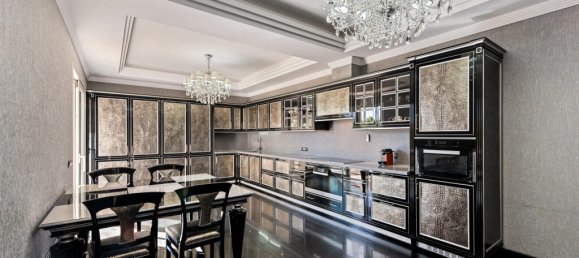 7 bedrooms Villa in Marbella, Spain No. 22215 5