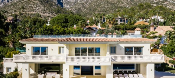 7 bedrooms Villa in Marbella, Spain No. 22215 4