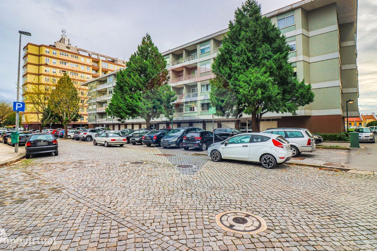 5 bedrooms Apartment in Porto, Portugal No. 103911