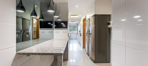 3 bedrooms Apartment in Porto, Portugal No. 97387 8