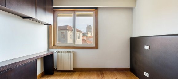 3 bedrooms Apartment in Porto, Portugal No. 97387 13