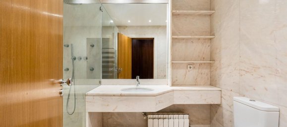 3 bedrooms Apartment in Porto, Portugal No. 97387 16