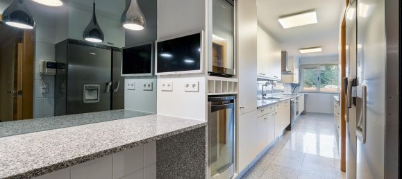 3 bedrooms Apartment in Porto, Portugal No. 97387 6