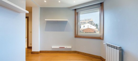 3 bedrooms Apartment in Porto, Portugal No. 97387 18