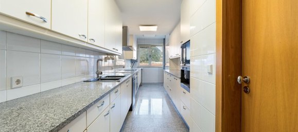 3 bedrooms Apartment in Porto, Portugal No. 97387 7