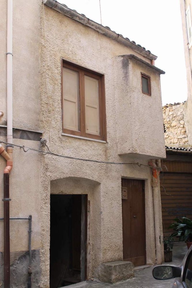 2 bedrooms House in Bivona, Italy No. 69555