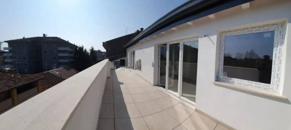 Ático de 3 habitaciónes en Udine, Italy No. 303641 2