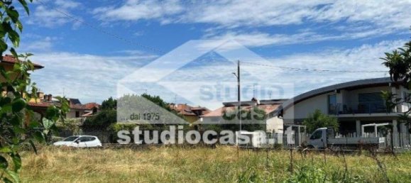 1000m² Commercial property in Urgnano, Italy No. 304609 2