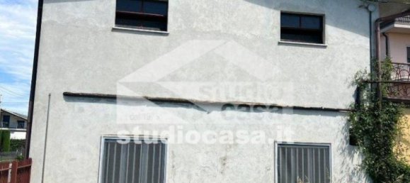 1000m² Commercial property in Urgnano, Italy No. 304609 5