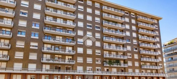 2 bedrooms Apartment in Turin, Italy No. 311238 2