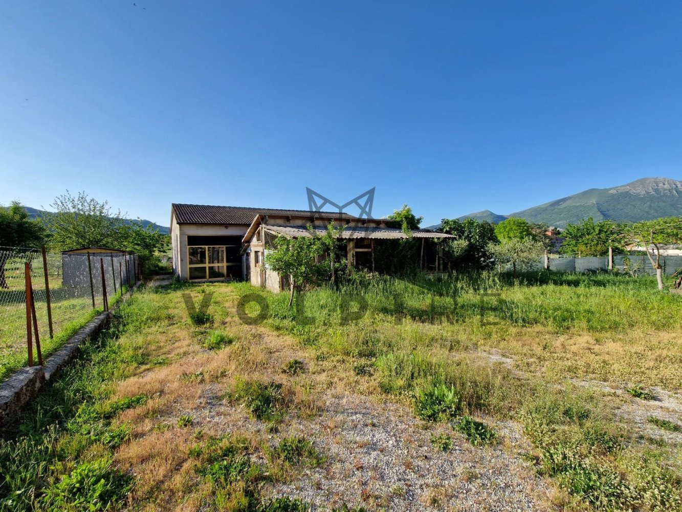 165m² Warehouse in Gualdo Tadino, Italy No. 78078