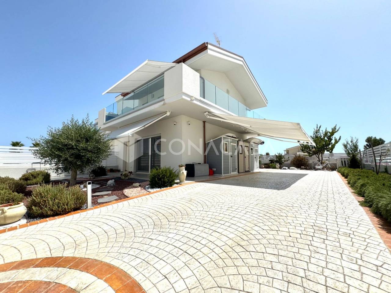 3 rooms House in L'Aquila, Italy No. 379116