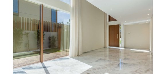 4 bedrooms Villa in Cascais, Portugal No. 34093 6