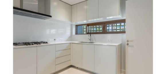 4 bedrooms Villa in Cascais, Portugal No. 34093 8