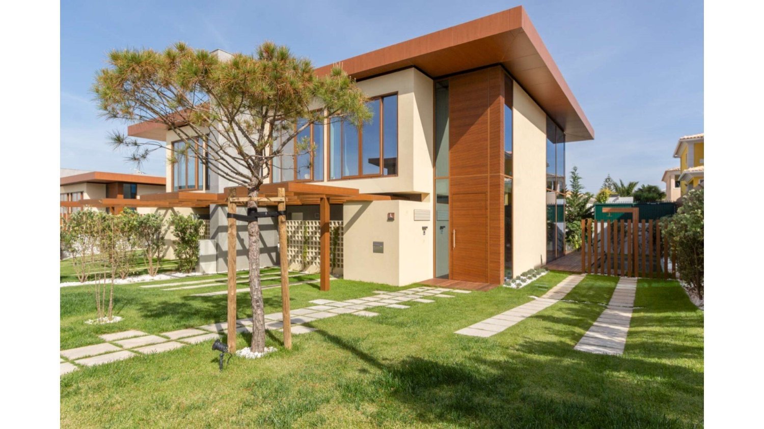 4 bedrooms Villa in Cascais, Portugal No. 34093