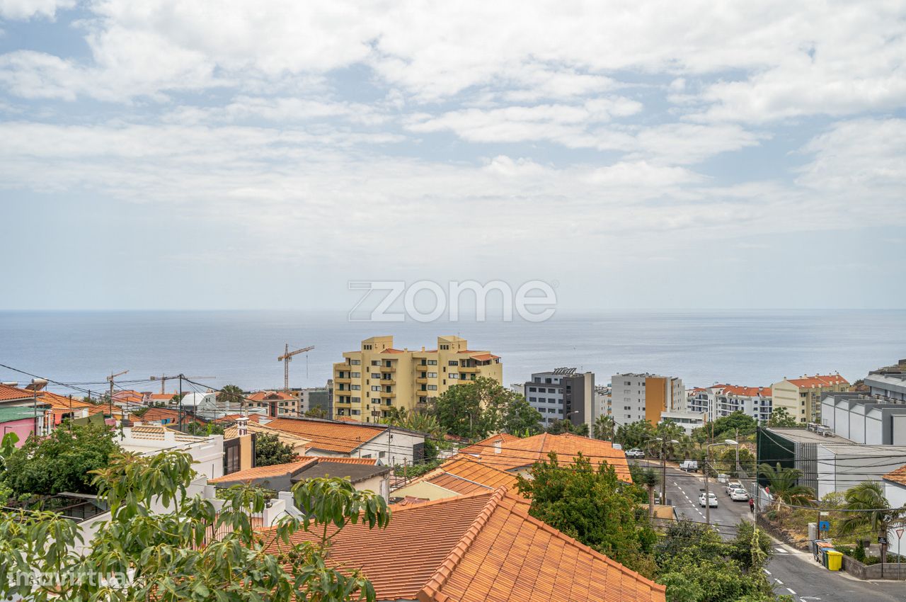 Дом с 5 спальнями в Фуншал, Португалия № 146560