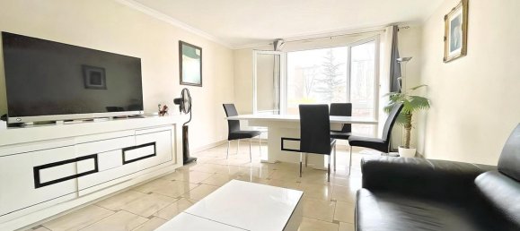 3 bedrooms Apartment in Paris, France No. 129061 2