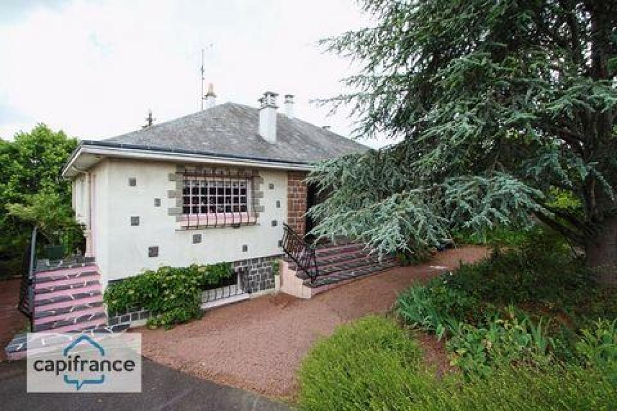 Casa de 4 dormitorios en Thouars, France No. 32239