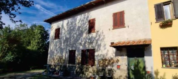 5 bedrooms House in Empoli, Italy No. 374795 3