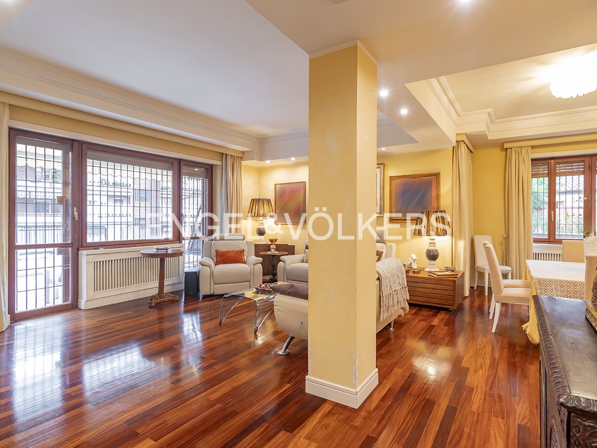 4 bedrooms Apartment in Rome, Italy No. 102290