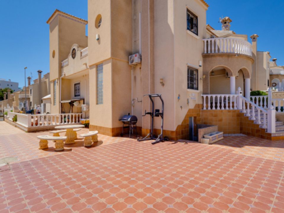 3 bedrooms Villa in Alicante, Spain No. 246427