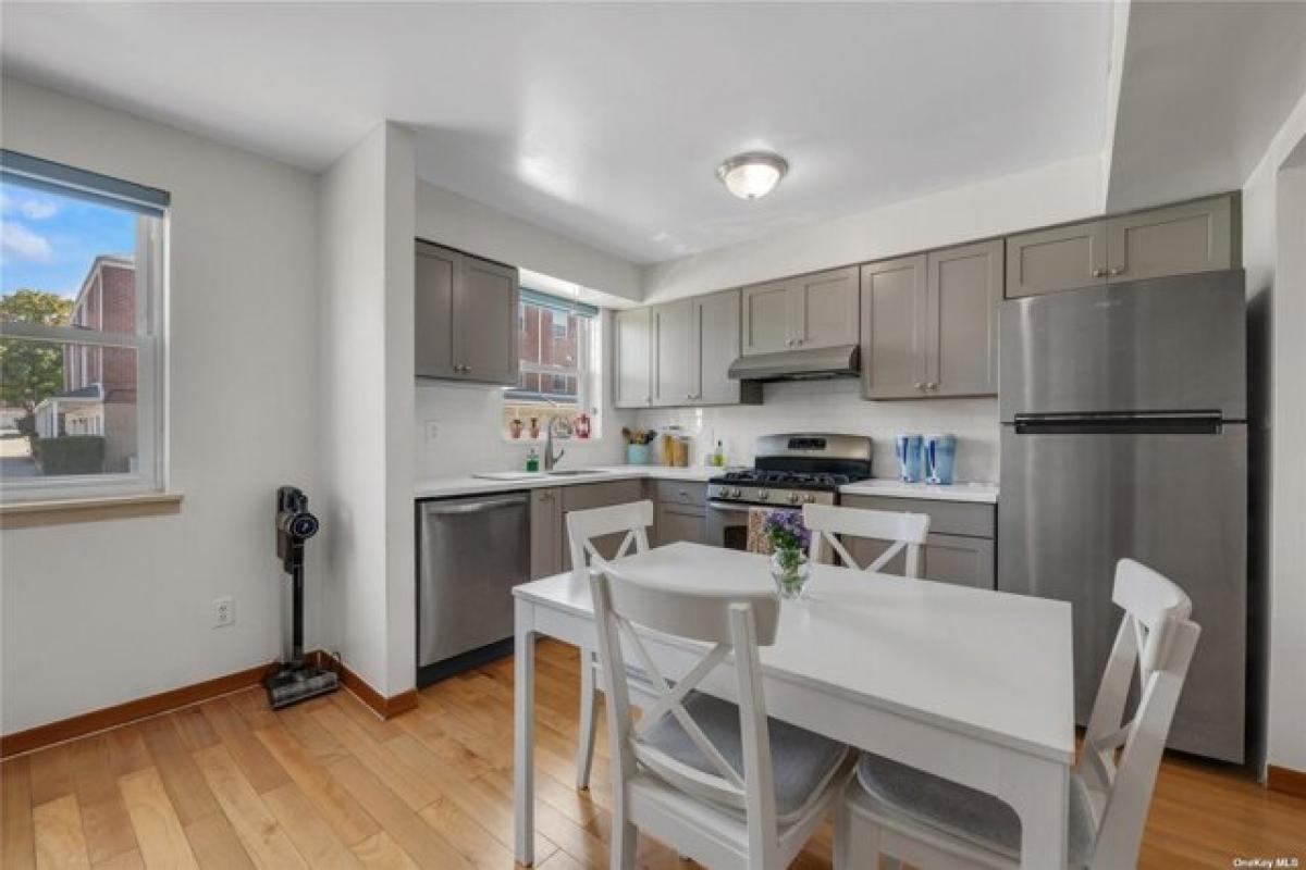 3 Schlafzimmer Haus in Oakland Gardens, USA, Nr. 211863