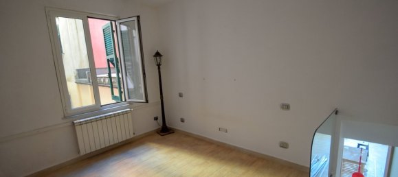 3 rooms Apartment in Genoa, Italy No. 77791 16