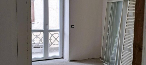 3-Zimmer Wohnung in Cocquio-Trevisago, Italy, Nr. 117348 10