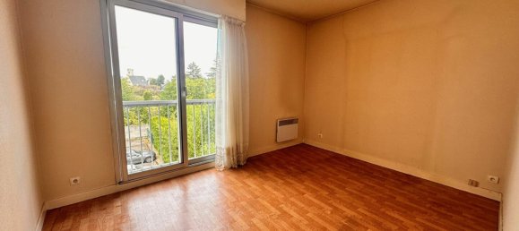 Apartamento de 2 dormitorios en Saint-Florent-sur-Cher, France No. 235495 3