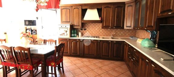 5 rooms Villa in Villa di Briano, Italy No. 120910 4