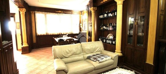 5 rooms Villa in Villa di Briano, Italy No. 120910 2