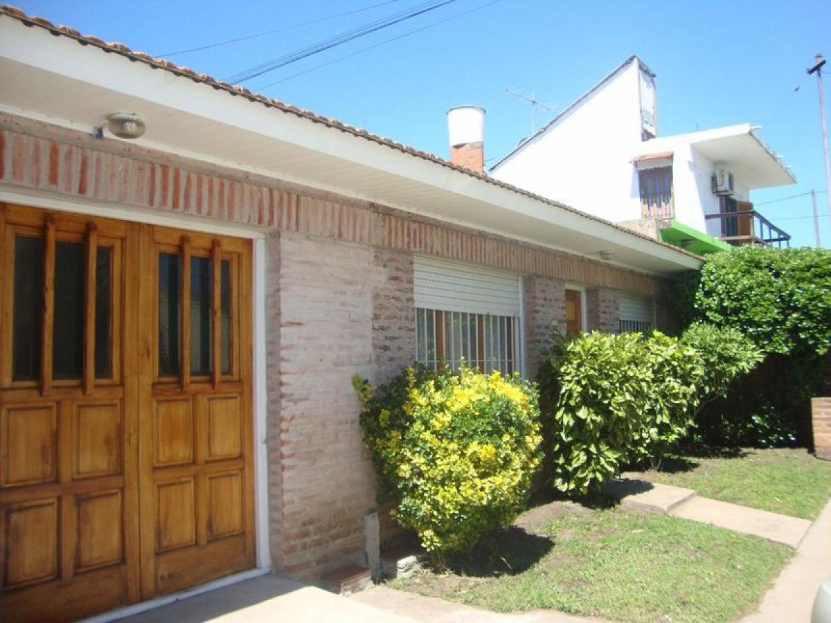 3 bedrooms House in Mar del Plata, Argentina No. 81748