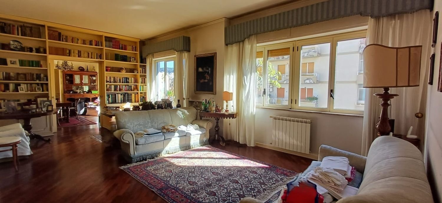 Apartamento de 5 dormitorios en Palermo, Italy No. 349360