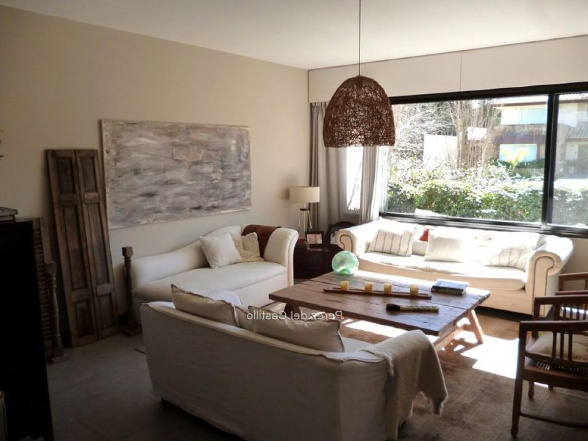 3 bedrooms House in Montevideo, Uruguay No. 5917