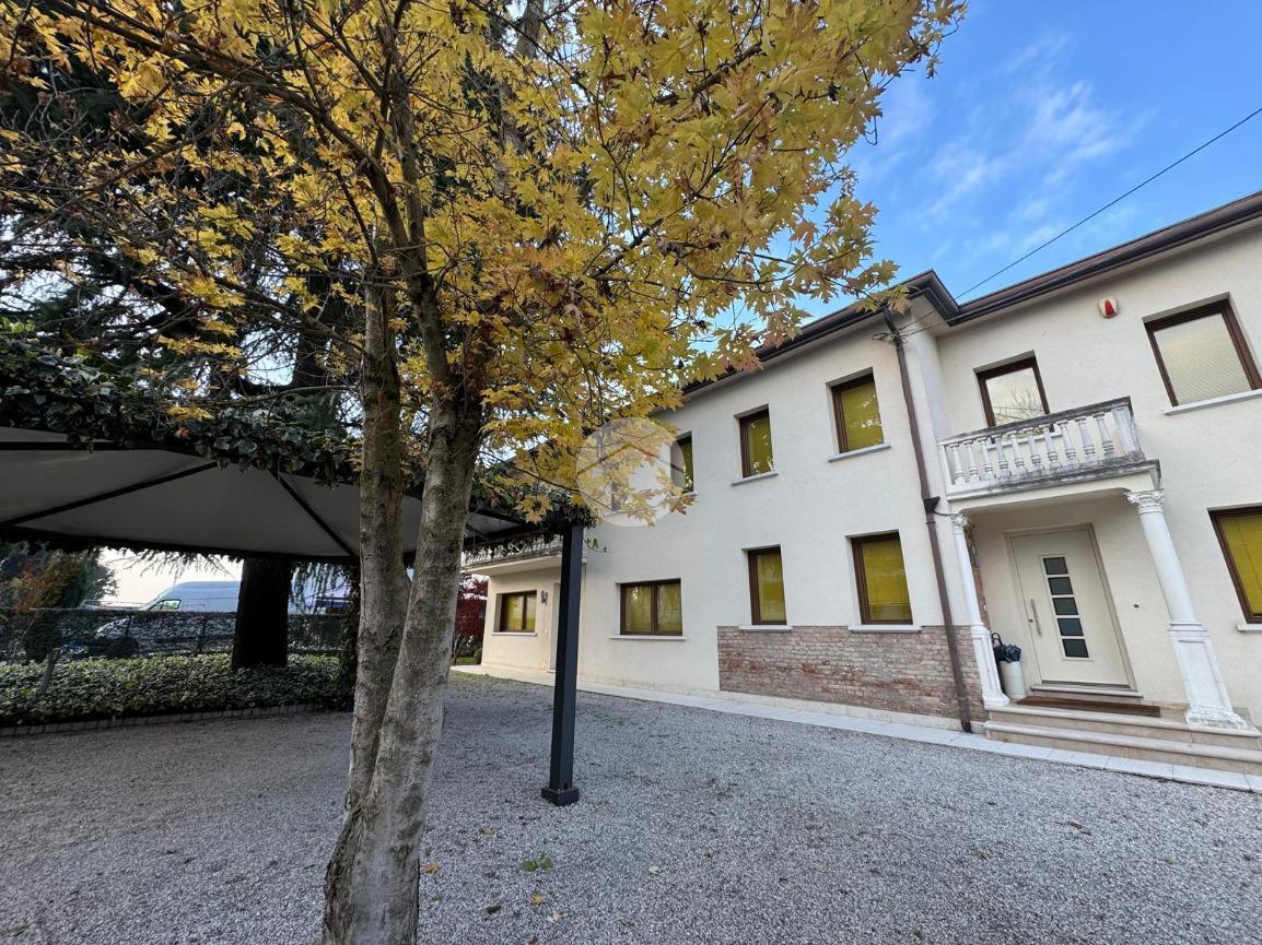 5 rooms Villa in Vigonovo, Italy No. 9462
