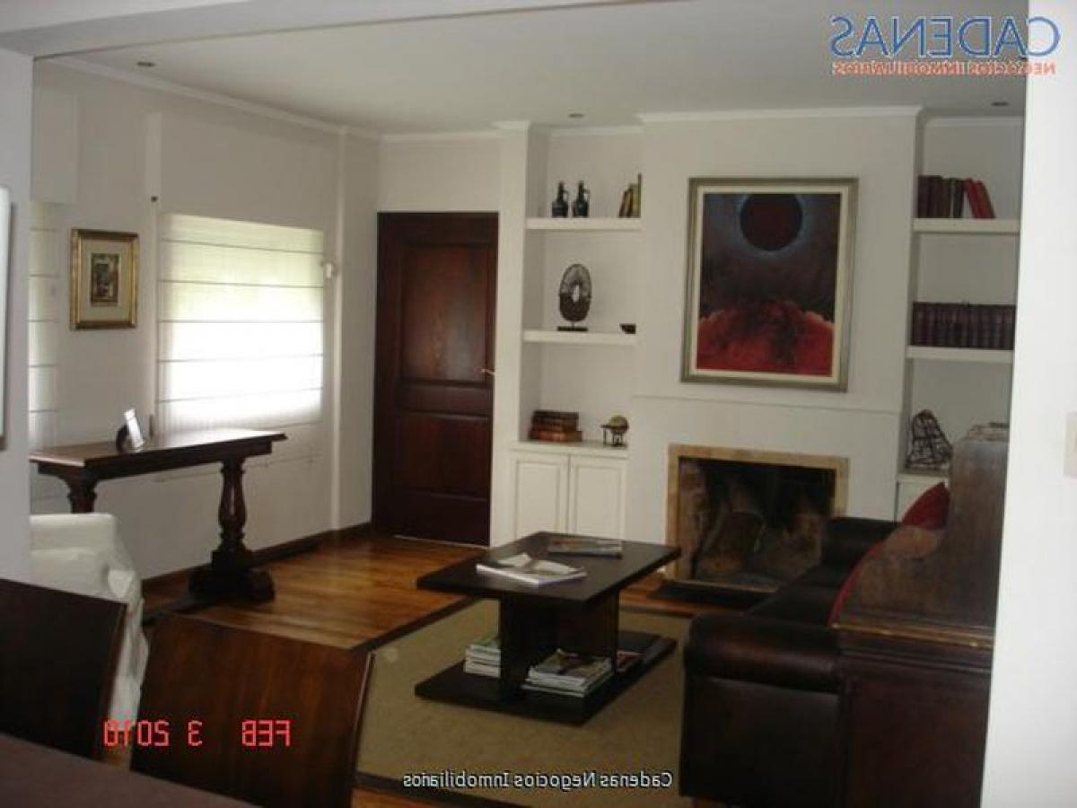 4 bedrooms House in Montevideo, Uruguay No. 1528
