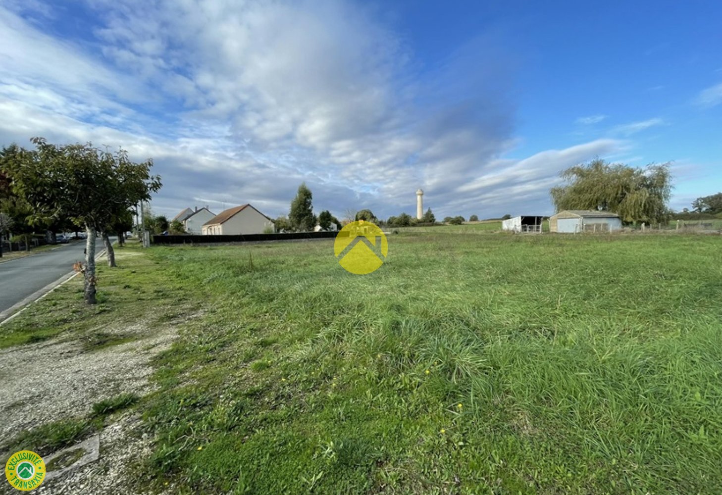 Terrain à Pruniers, France No. 53604