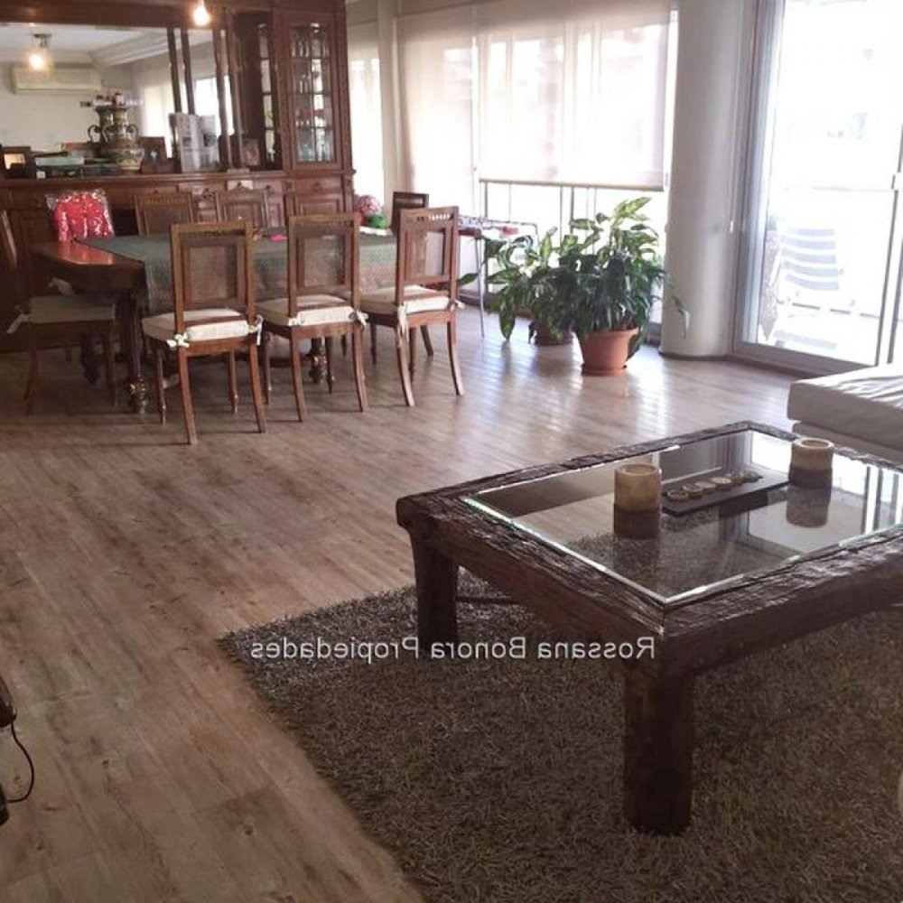 Apartamento de 4 dormitorios en Montevideo, Uruguay No. 995