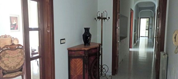 5 rooms Apartment in Messina, Italy No. 31917 4