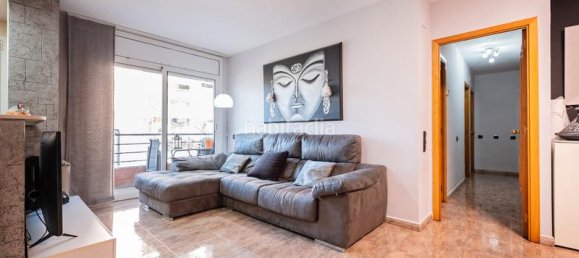 Apartamento de 3 dormitorios en Terrassa, Spain No. 19352 2