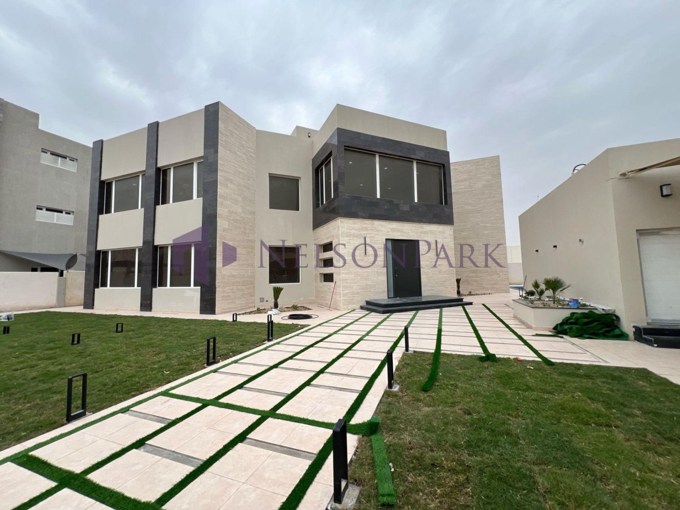 Вилла с 4 спальнями в Доха, Катар № 1195