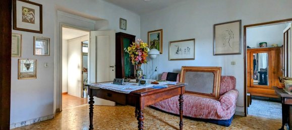 Villa de 6 divisões em Massa, Italy N.º 173849 16