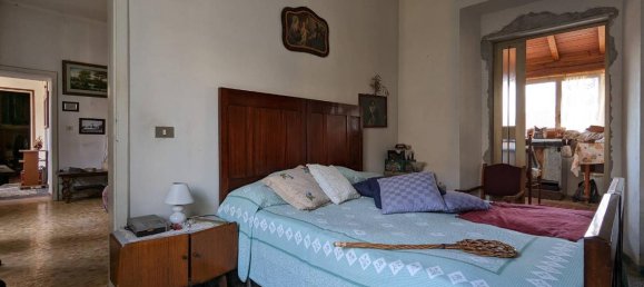 Villa de 6 divisões em Massa, Italy N.º 173849 25