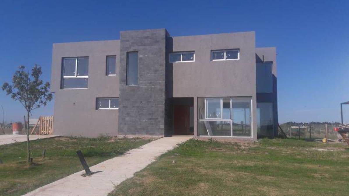 3 bedrooms House in Escobar, Argentina No. 95552