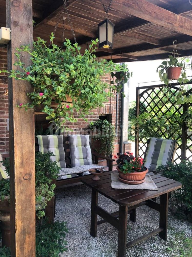 Casa de 3 dormitorios en Quistello, Italy No. 6863